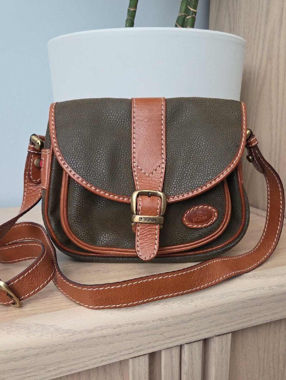 Vintage BONIA Italian Leather Olive Green & Tan Pebbled Leather Crossbody Bag